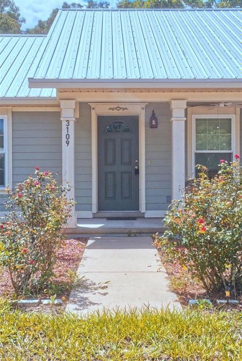 For Sale: $265,000 (2 beds, 2 baths, 1305 Square Feet)