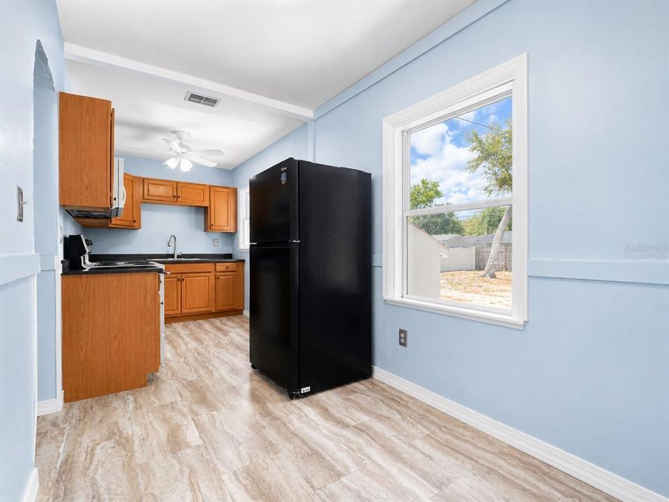 В аренду: $2,300 (3 спален, 1 ванн, 1084 Квадратных фут)