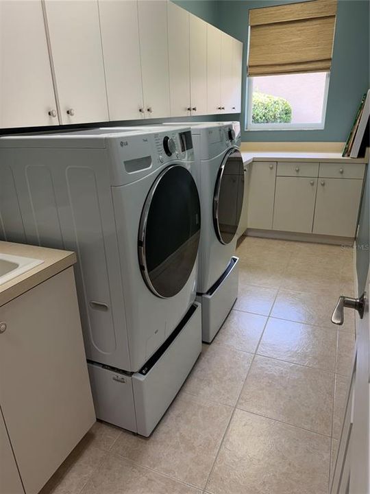 В аренду: $3,750 (3 спален, 2 ванн, 2307 Квадратных фут)