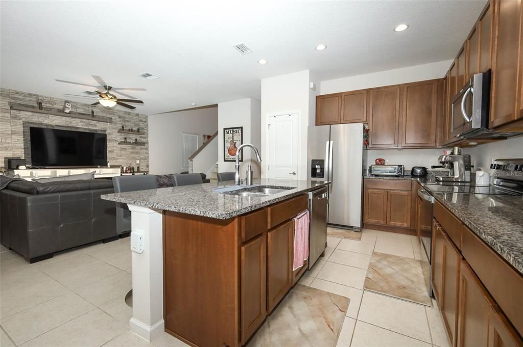 En Venta: $549,000 (3 camas, 2 baños, 2237 Pies cuadrados)