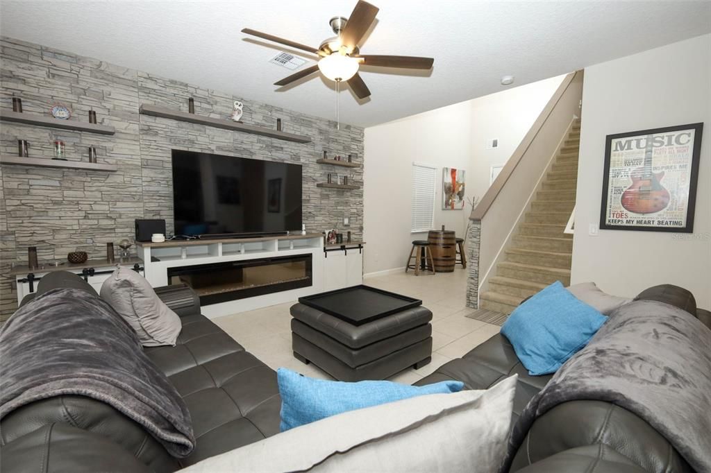 En Venta: $549,000 (3 camas, 2 baños, 2237 Pies cuadrados)