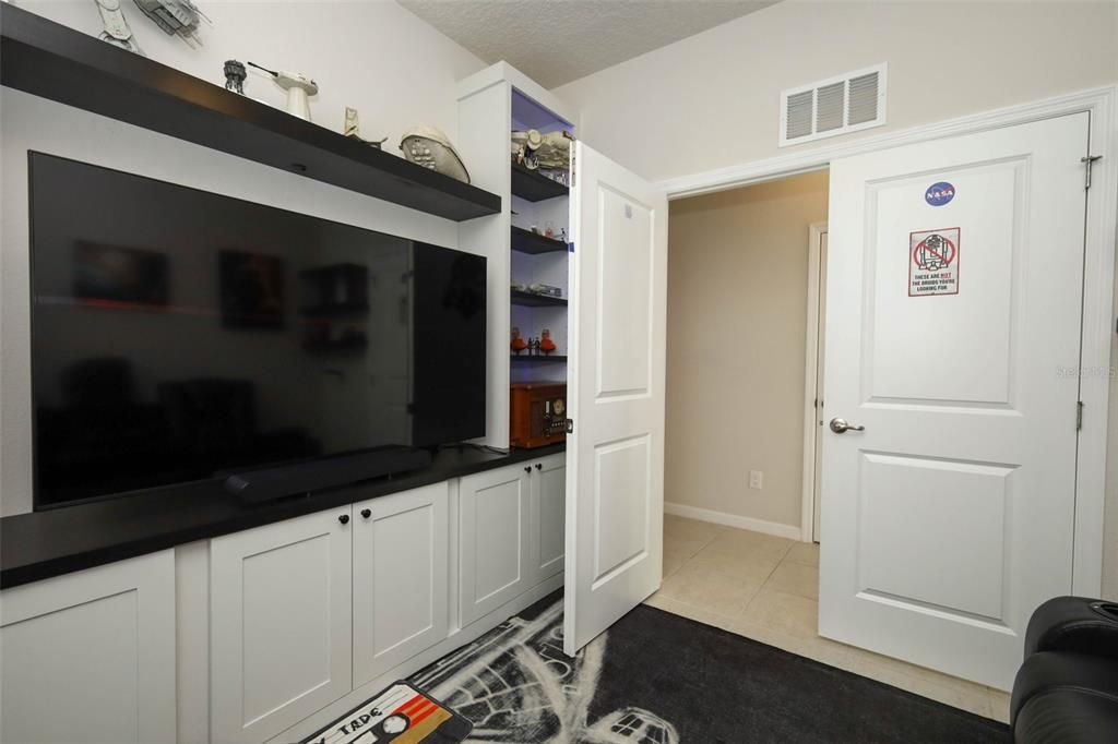 En Venta: $549,000 (3 camas, 2 baños, 2237 Pies cuadrados)