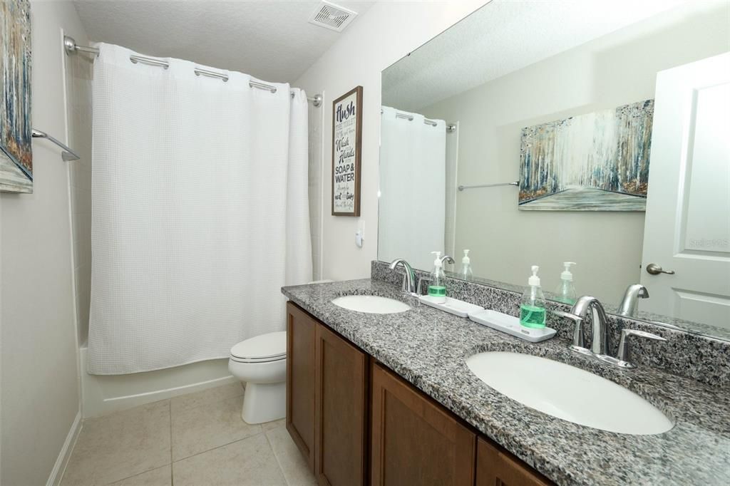 En Venta: $549,000 (3 camas, 2 baños, 2237 Pies cuadrados)