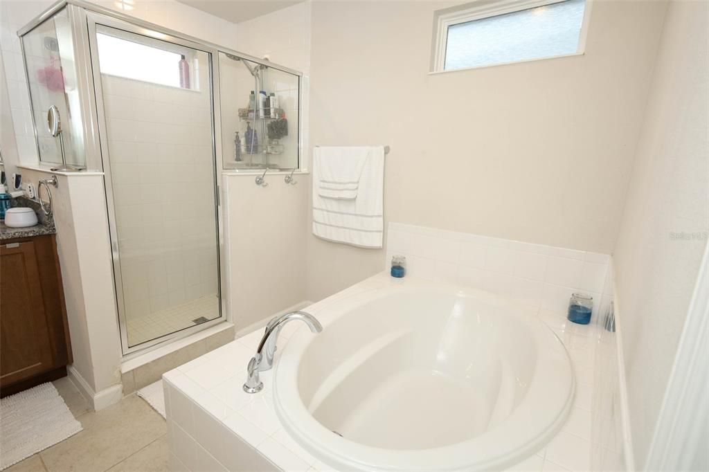 En Venta: $549,000 (3 camas, 2 baños, 2237 Pies cuadrados)