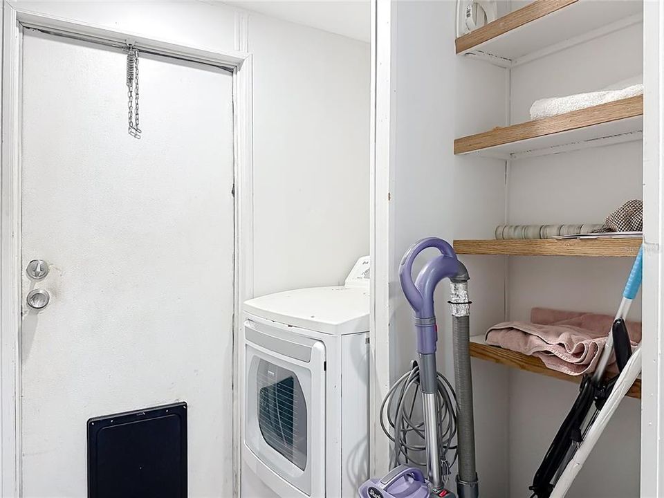 Под контрактом: $129,900 (2 спален, 2 ванн, 924 Квадратных фут)