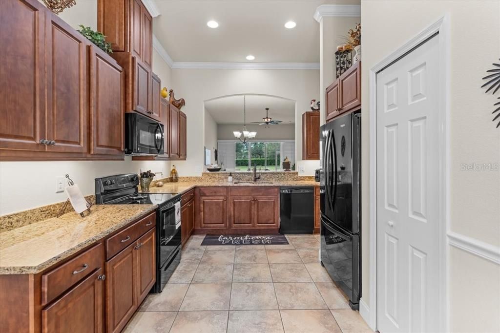 For Sale: $350,000 (3 beds, 2 baths, 1695 Square Feet)