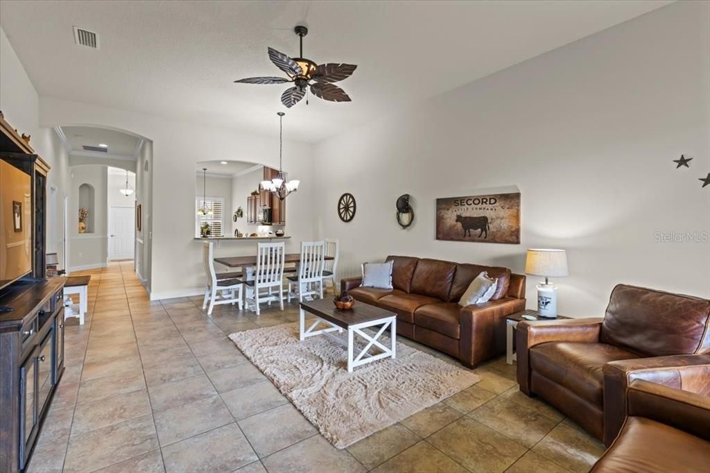 For Sale: $350,000 (3 beds, 2 baths, 1695 Square Feet)