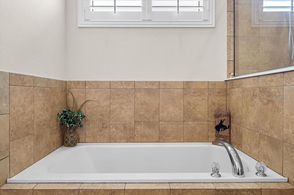 For Sale: $350,000 (3 beds, 2 baths, 1695 Square Feet)