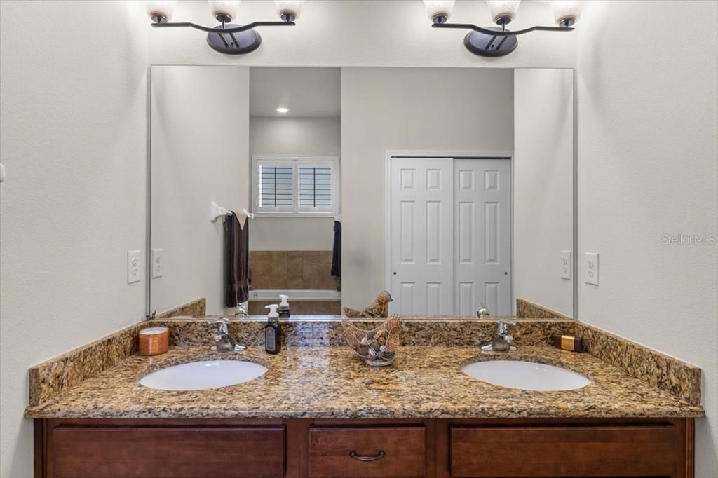 For Sale: $350,000 (3 beds, 2 baths, 1695 Square Feet)