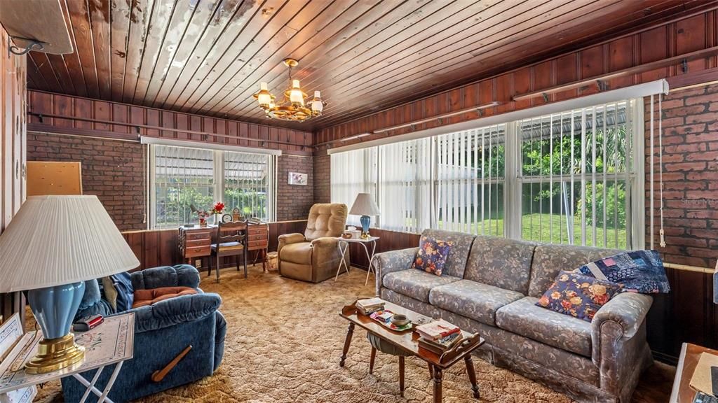 На продажу: $175,000 (2 спален, 1 ванн, 1235 Квадратных фут)
