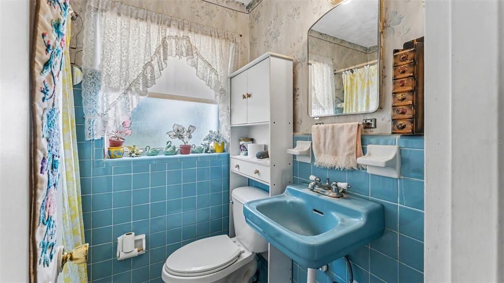 На продажу: $175,000 (2 спален, 1 ванн, 1235 Квадратных фут)