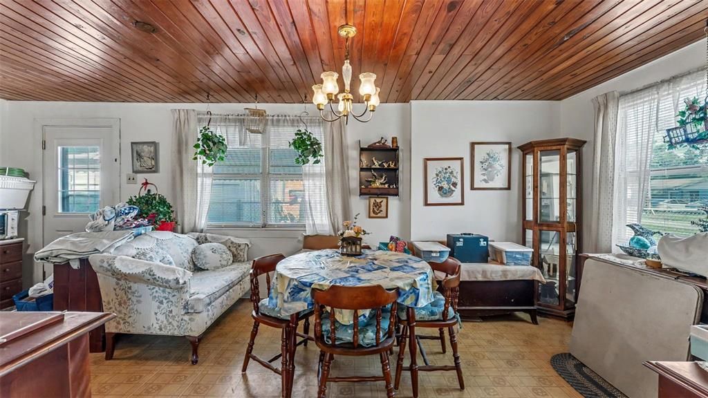 На продажу: $175,000 (2 спален, 1 ванн, 1235 Квадратных фут)