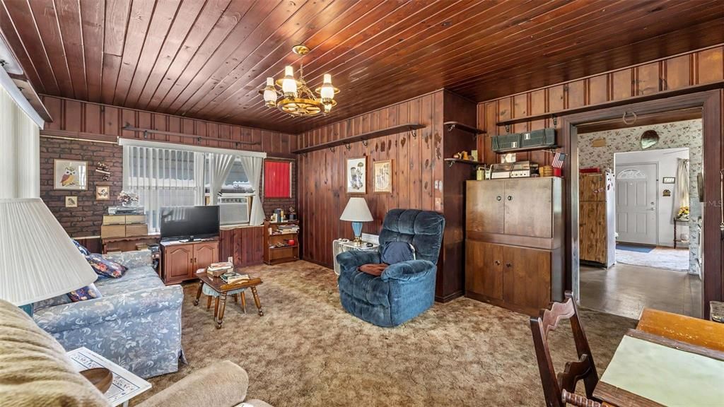 На продажу: $175,000 (2 спален, 1 ванн, 1235 Квадратных фут)