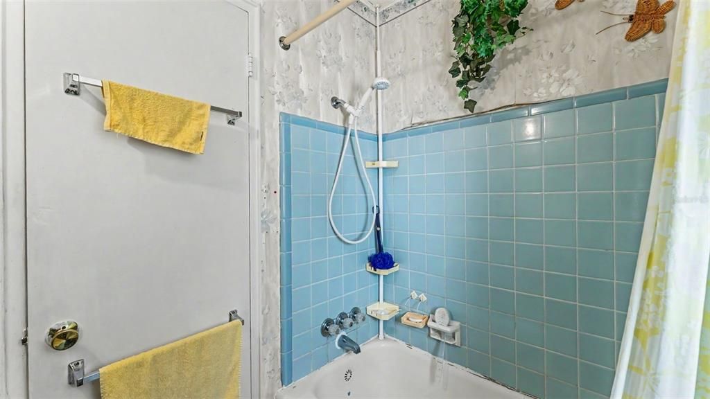 На продажу: $175,000 (2 спален, 1 ванн, 1235 Квадратных фут)