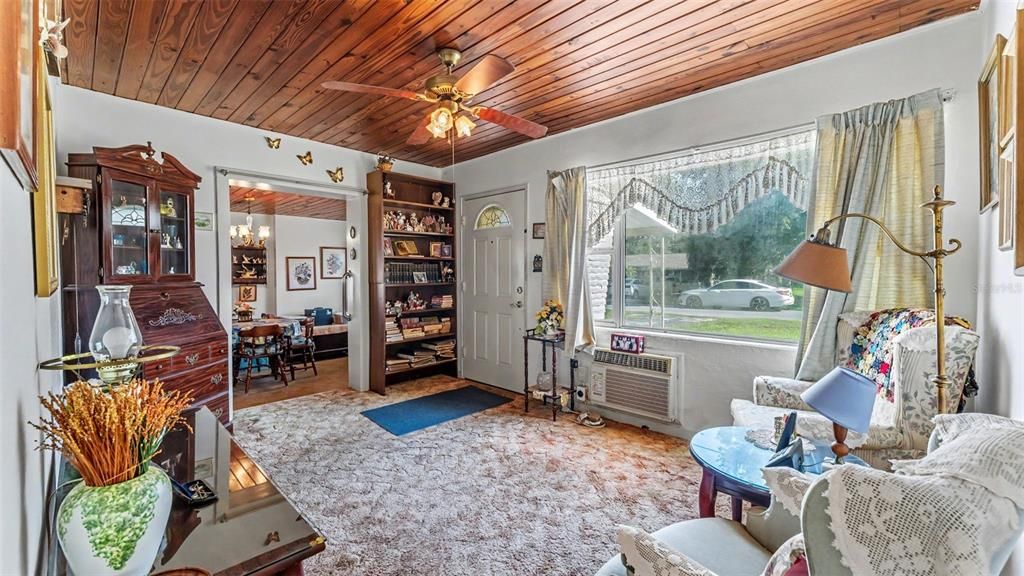 На продажу: $175,000 (2 спален, 1 ванн, 1235 Квадратных фут)