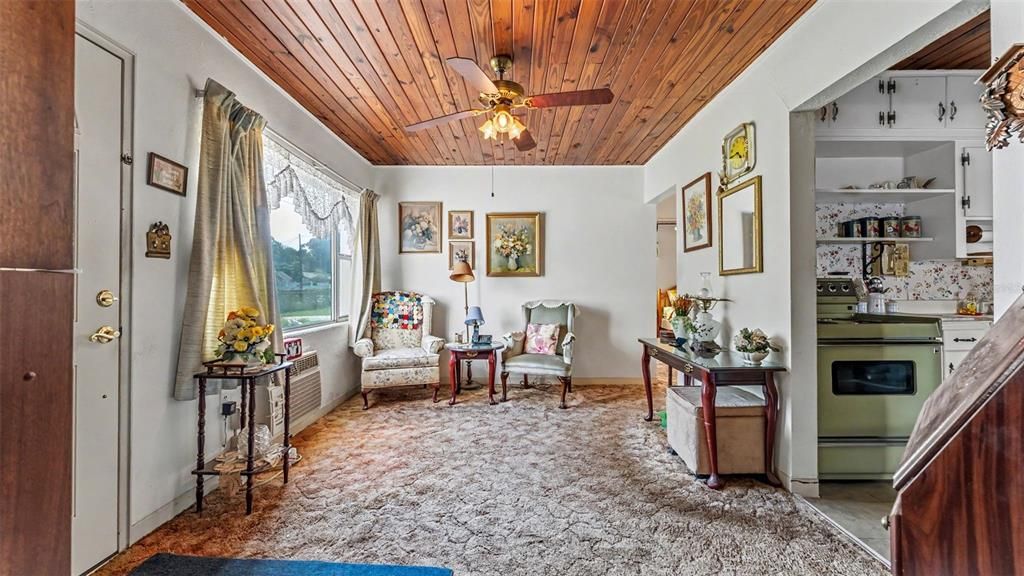 На продажу: $175,000 (2 спален, 1 ванн, 1235 Квадратных фут)