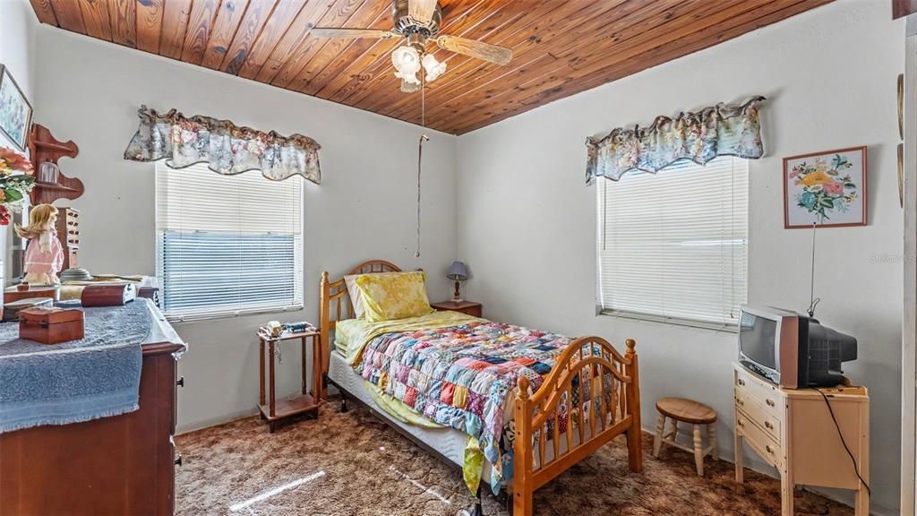 На продажу: $175,000 (2 спален, 1 ванн, 1235 Квадратных фут)