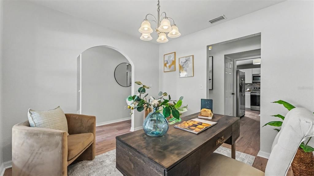 На продажу: $419,900 (3 спален, 2 ванн, 1832 Квадратных фут)