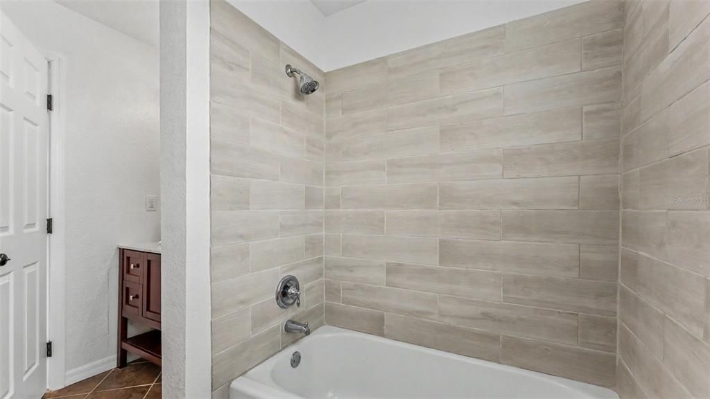 На продажу: $419,900 (3 спален, 2 ванн, 1832 Квадратных фут)