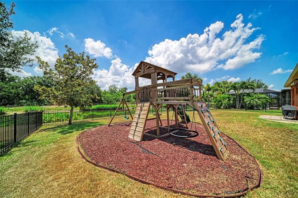 En Venta: $514,240 (4 camas, 3 baños, 2450 Pies cuadrados)