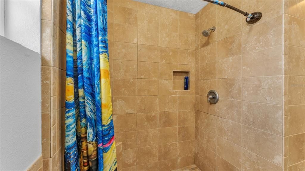 For Sale: $225,000 (2 beds, 1 baths, 660 Square Feet)
