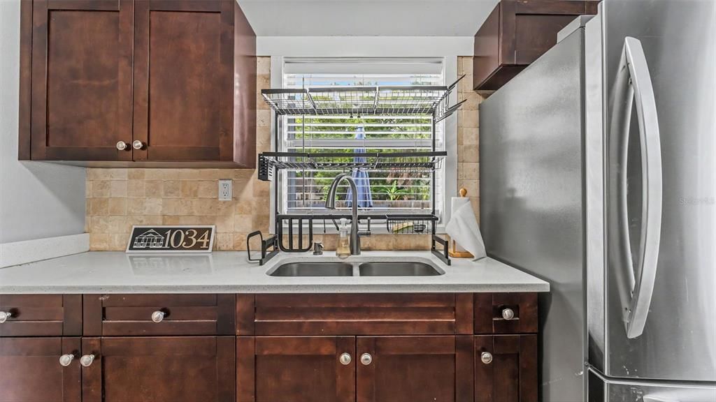 For Sale: $225,000 (2 beds, 1 baths, 660 Square Feet)
