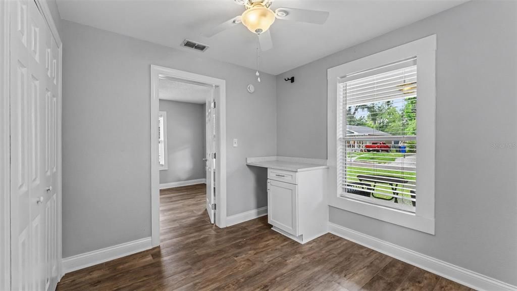 For Sale: $225,000 (2 beds, 1 baths, 660 Square Feet)