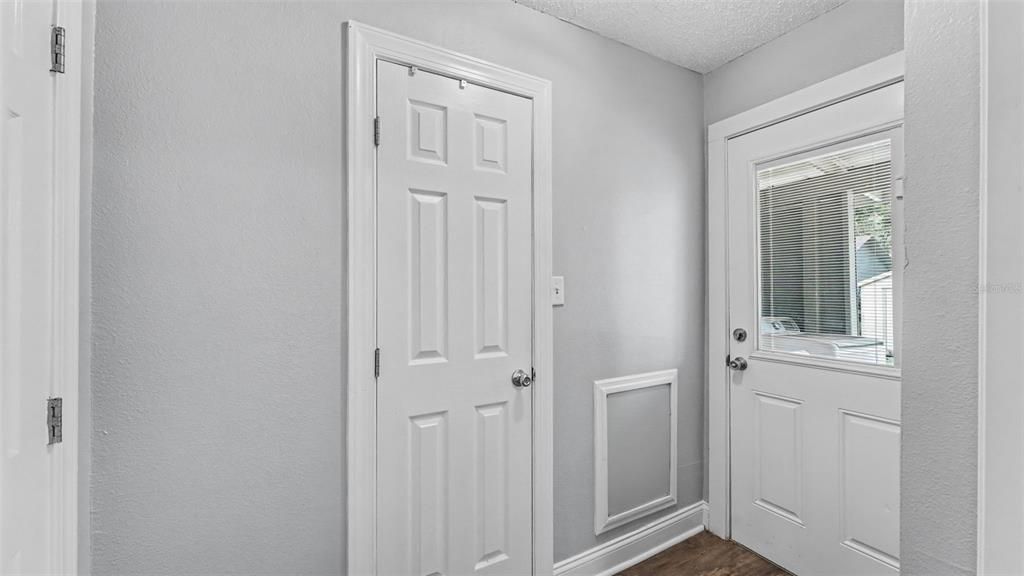 For Sale: $225,000 (2 beds, 1 baths, 660 Square Feet)