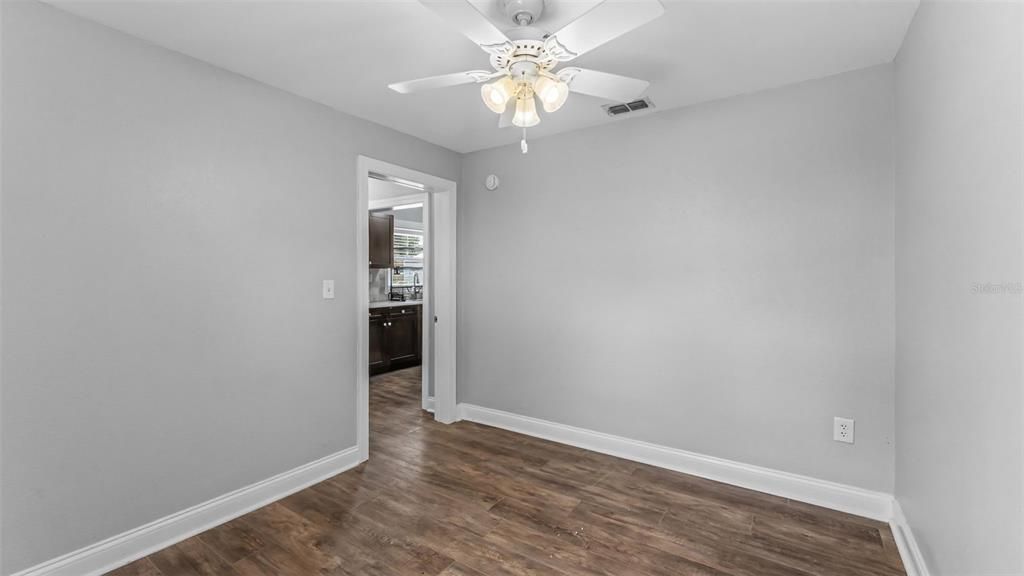 For Sale: $225,000 (2 beds, 1 baths, 660 Square Feet)
