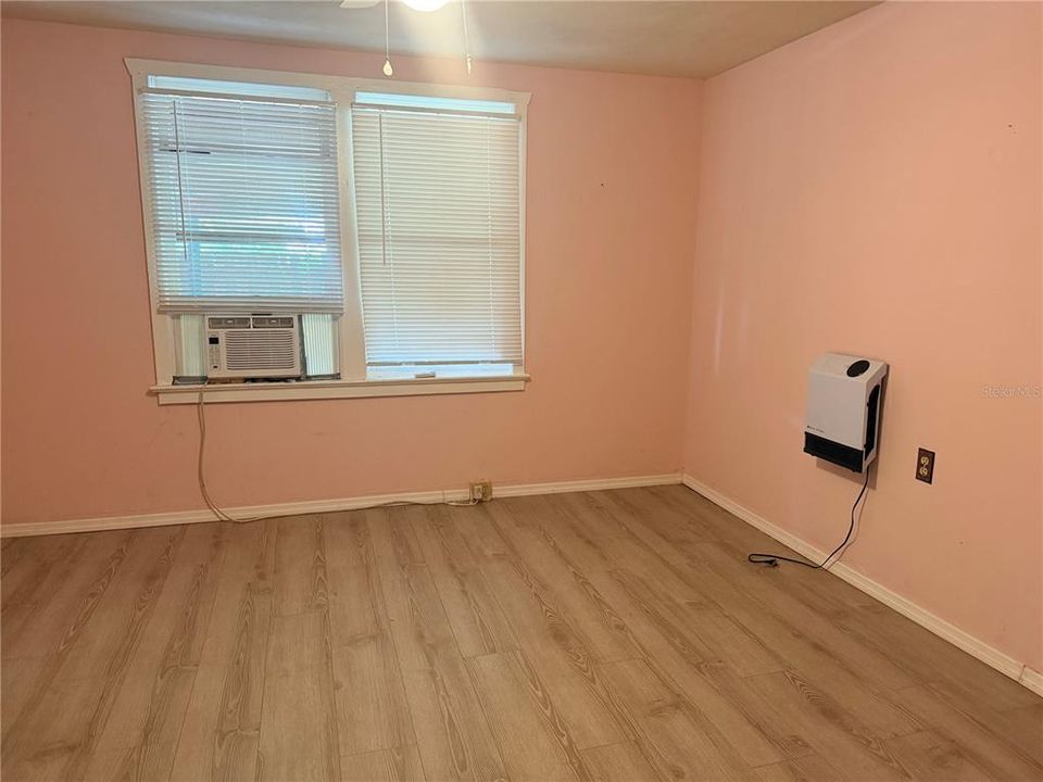 For Sale: $220,000 (3 beds, 3 baths, 1152 Square Feet)