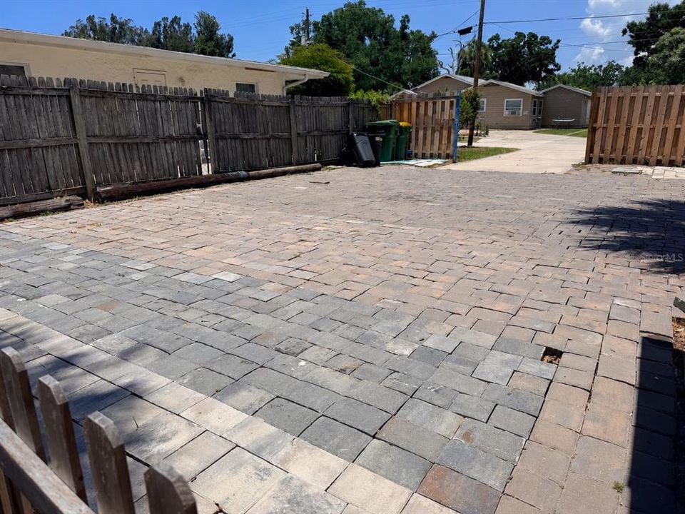 For Sale: $220,000 (3 beds, 3 baths, 1152 Square Feet)