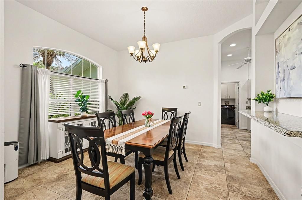 待售: $460,000 (4 贝兹, 2 浴室, 1726 平方英尺)