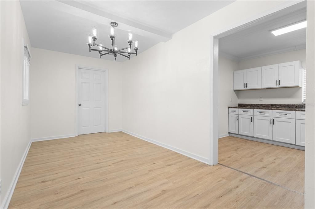 En Venta: $239,000 (4 camas, 2 baños, 1494 Pies cuadrados)