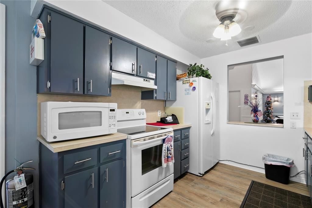 На продажу: $129,900 (1 спален, 1 ванн, 672 Квадратных фут)