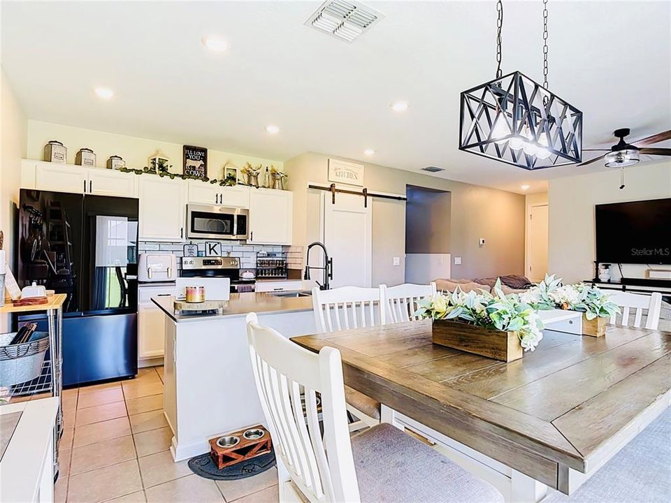 En Venta: $329,900 (3 camas, 2 baños, 1295 Pies cuadrados)