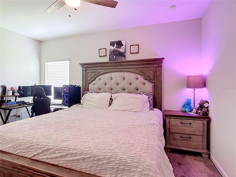 En Venta: $329,900 (3 camas, 2 baños, 1295 Pies cuadrados)