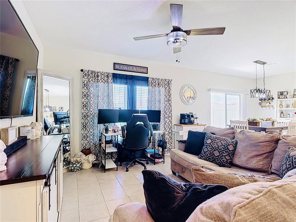 En Venta: $329,900 (3 camas, 2 baños, 1295 Pies cuadrados)