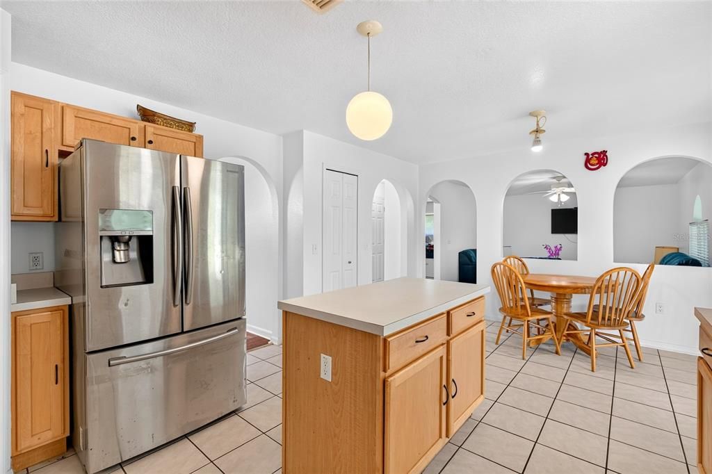 For Sale: $399,900 (4 beds, 2 baths, 2220 Square Feet)
