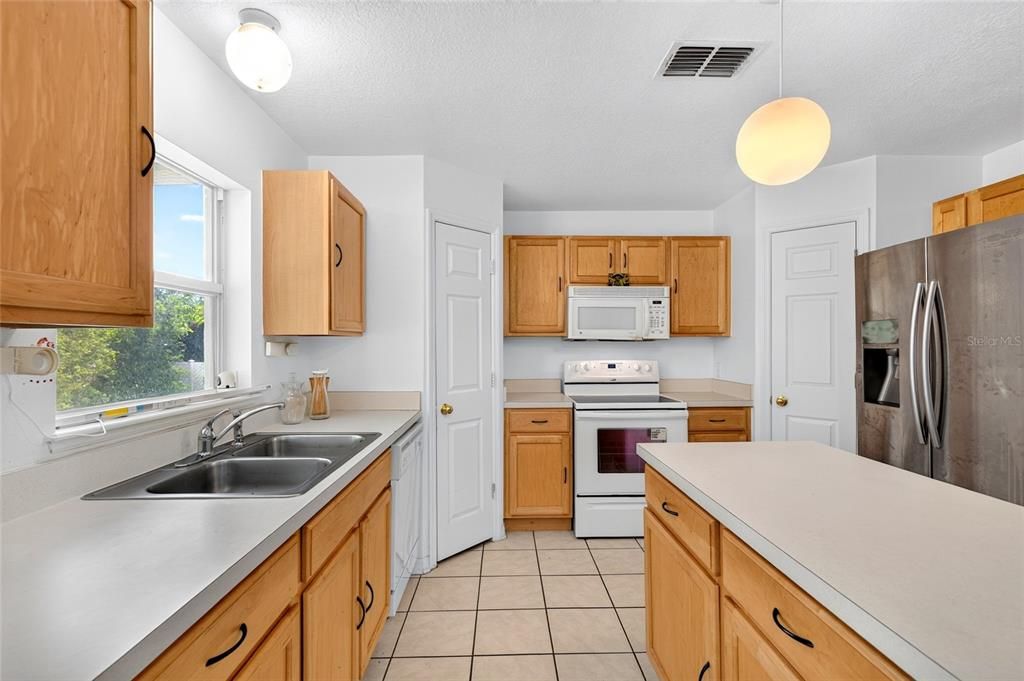 For Sale: $399,900 (4 beds, 2 baths, 2220 Square Feet)