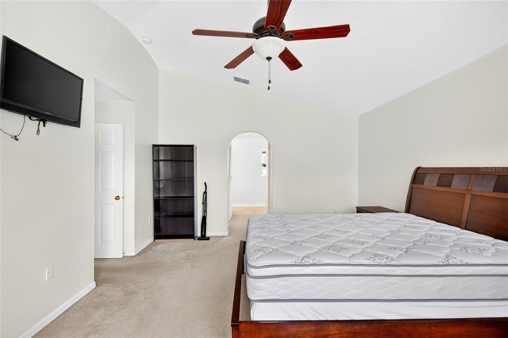 For Sale: $399,900 (4 beds, 2 baths, 2220 Square Feet)