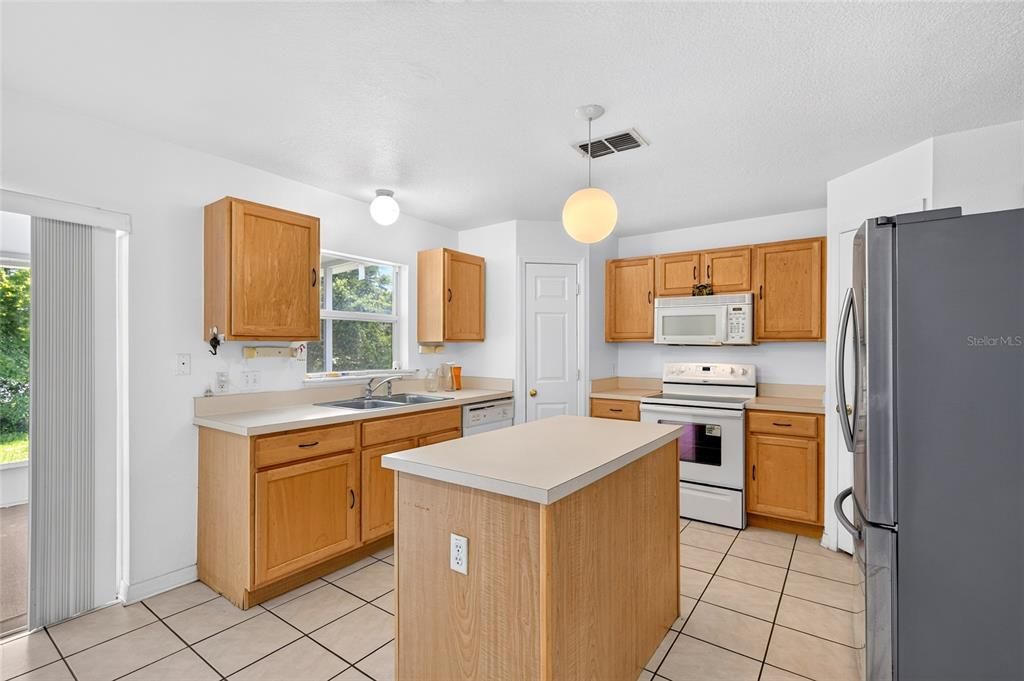For Sale: $399,900 (4 beds, 2 baths, 2220 Square Feet)