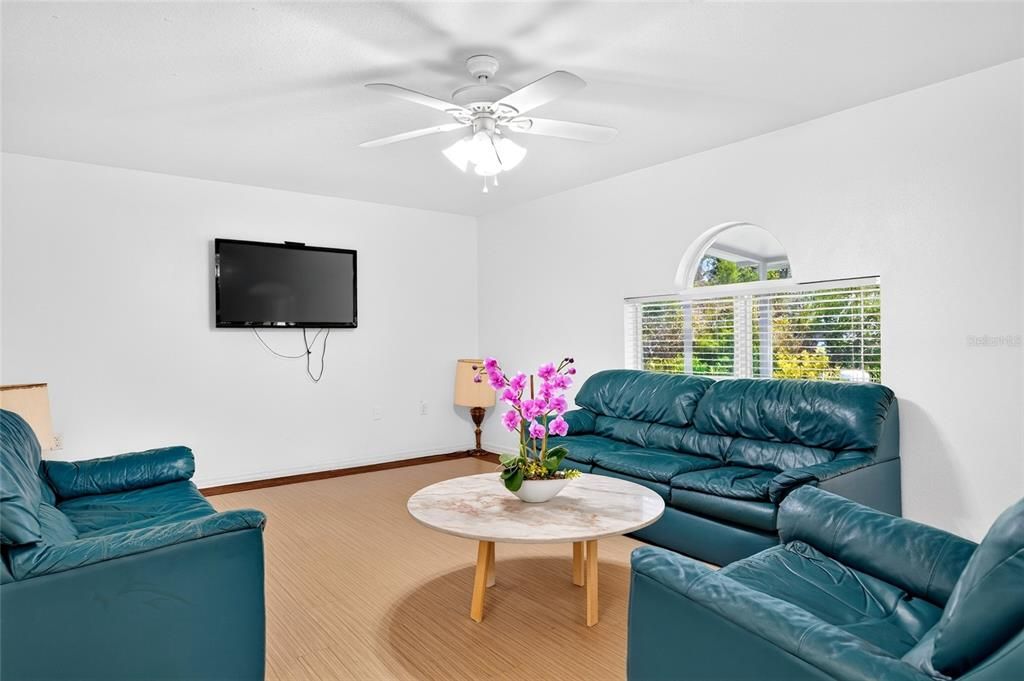 For Sale: $399,900 (4 beds, 2 baths, 2220 Square Feet)