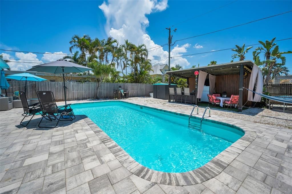 For Sale: $810,000 (2 beds, 2 baths, 888 Square Feet)
