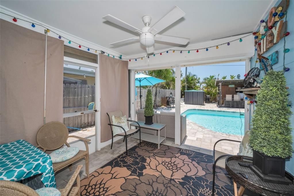 For Sale: $810,000 (2 beds, 2 baths, 888 Square Feet)