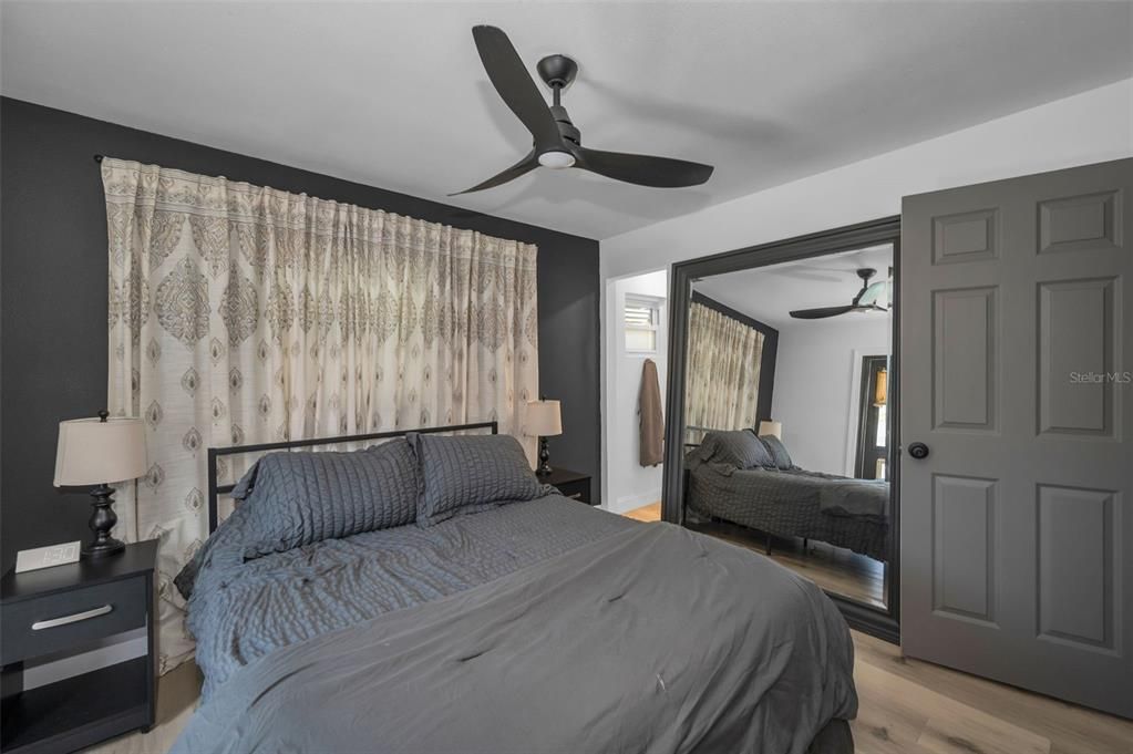 For Sale: $810,000 (2 beds, 2 baths, 888 Square Feet)