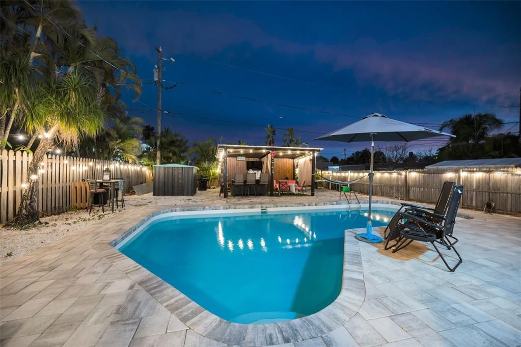 For Sale: $810,000 (2 beds, 2 baths, 888 Square Feet)