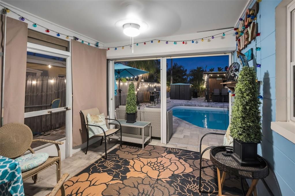 For Sale: $810,000 (2 beds, 2 baths, 888 Square Feet)