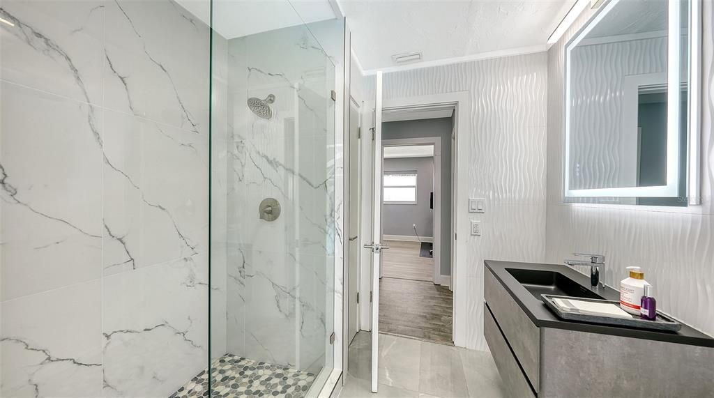 En Venta: $649,999 (2 camas, 2 baños, 1551 Pies cuadrados)