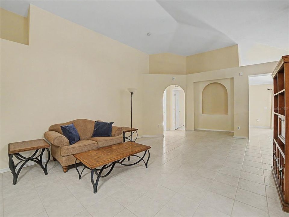 На продажу: $295,000 (4 спален, 2 ванн, 2010 Квадратных фут)