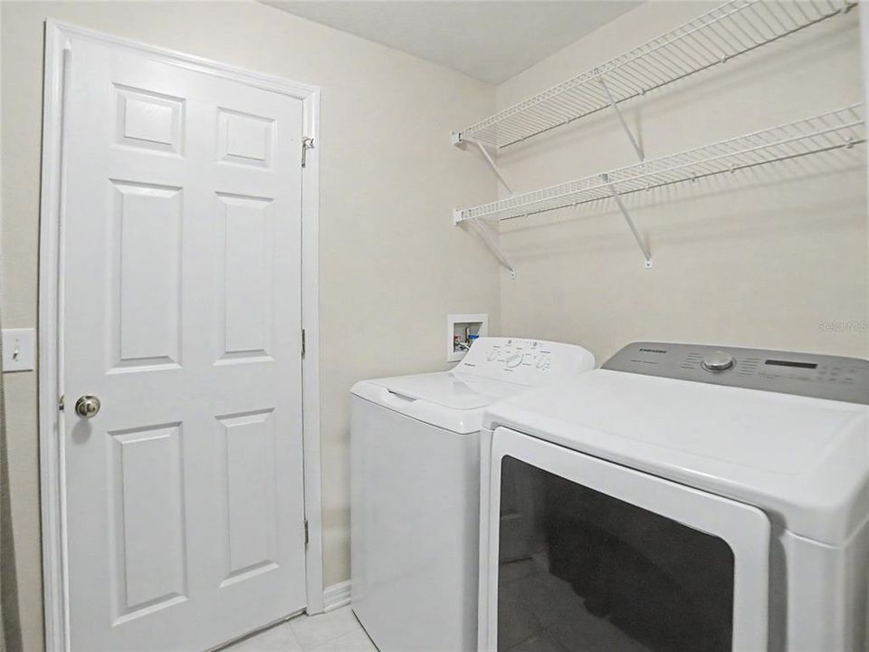 На продажу: $295,000 (4 спален, 2 ванн, 2010 Квадратных фут)